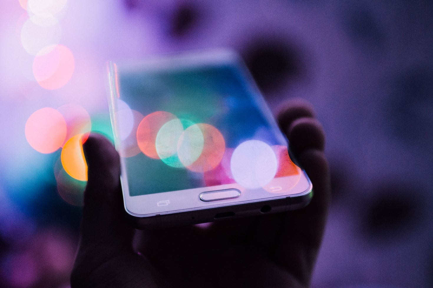 10 Ways to Stay Informed on Trending Topics